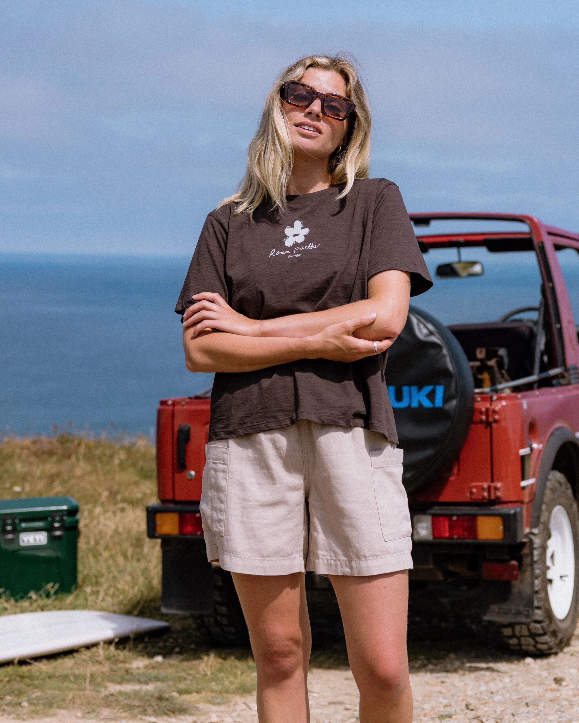 Women's Roam Further T-Shirt - Espresso - Lifestyle