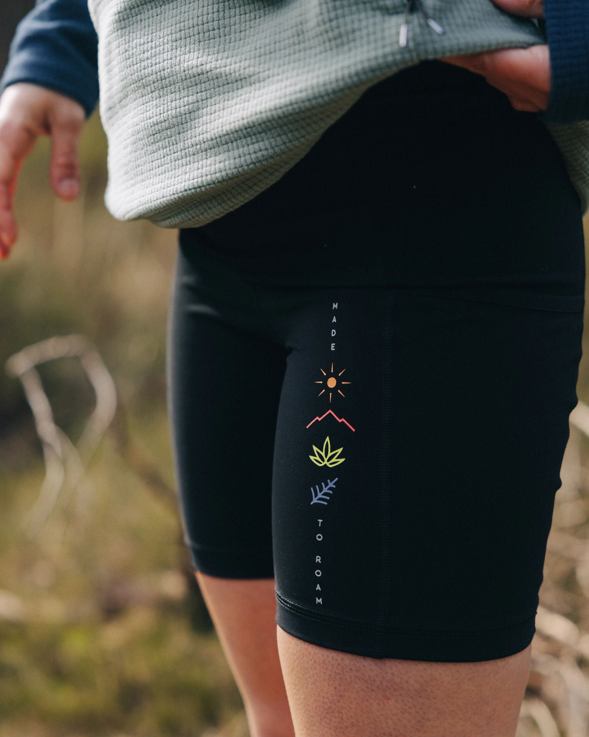 Mantra Recycled Active Short - Black - Lifestyle