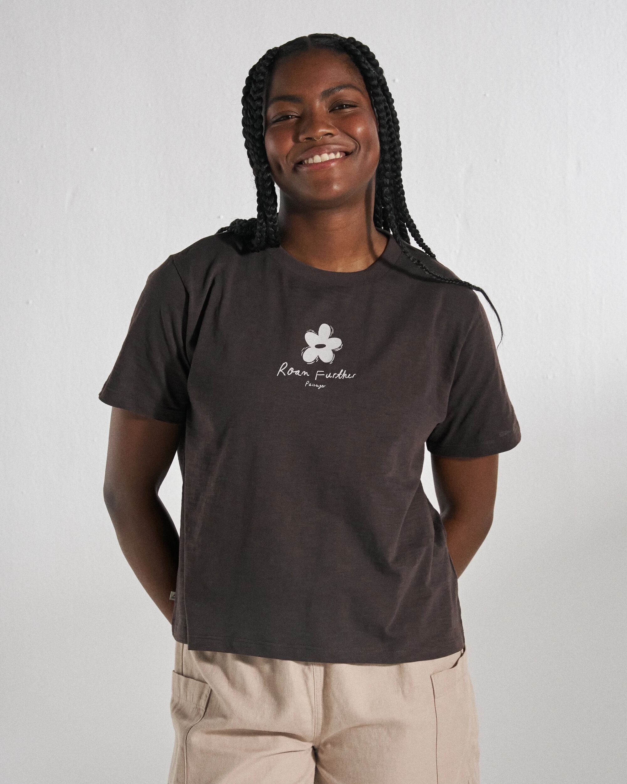 Women's Roam Further T-Shirt - Espresso - Studio Model
