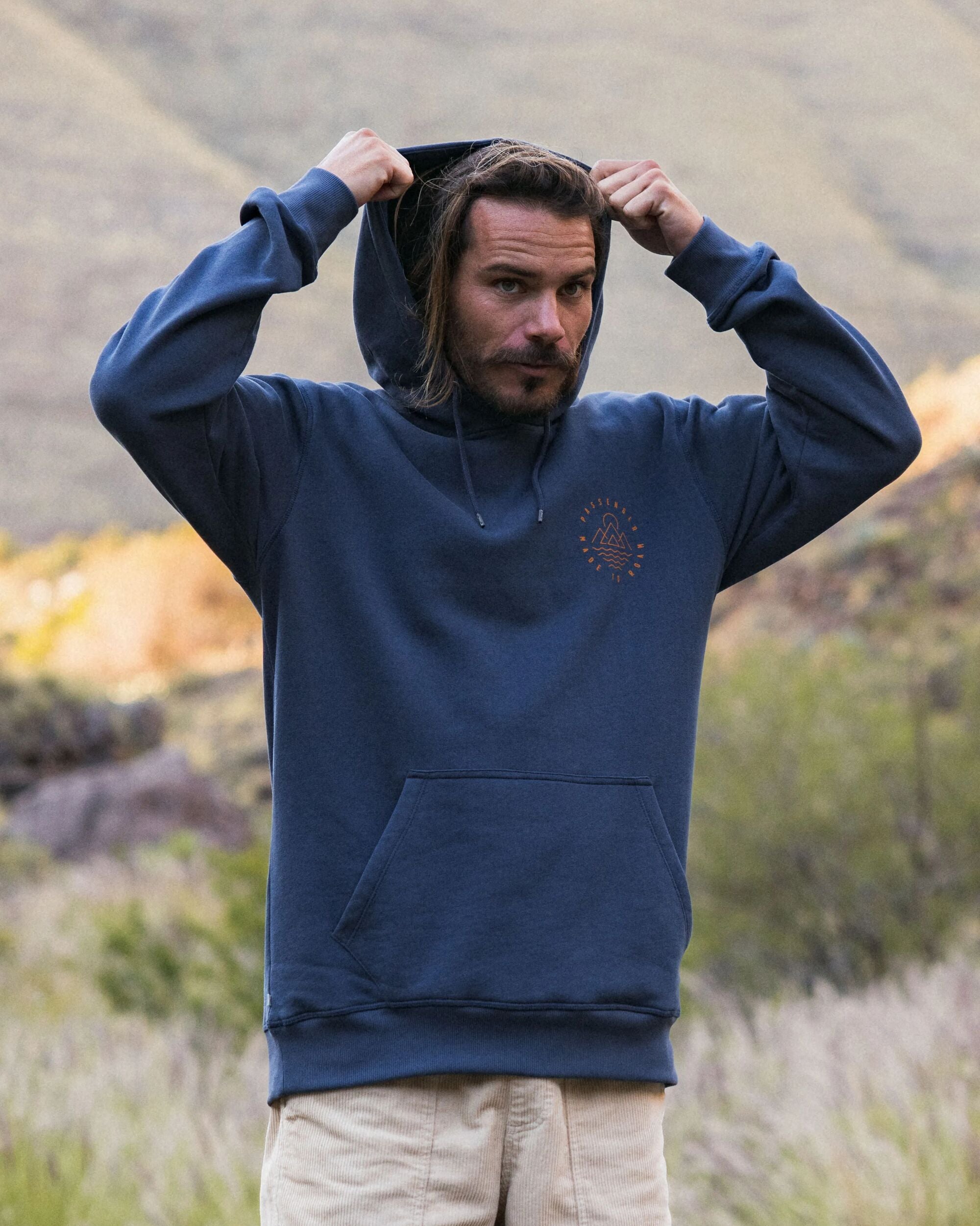 Hoodie en coton recyclé Escapism Rich Navy – Passenger