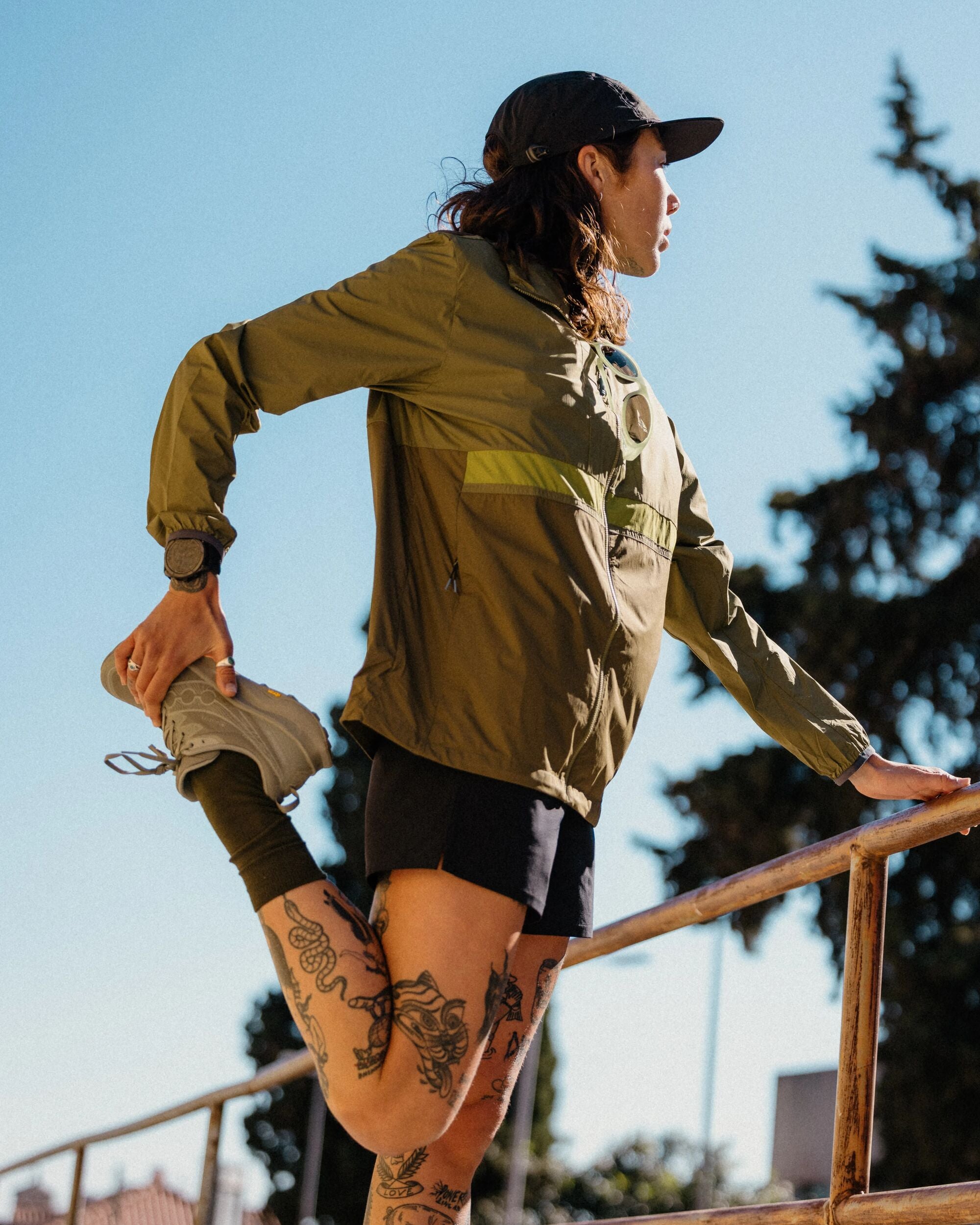Viento Windshell Jacket - Dark Olive/Clover - Lifestyle