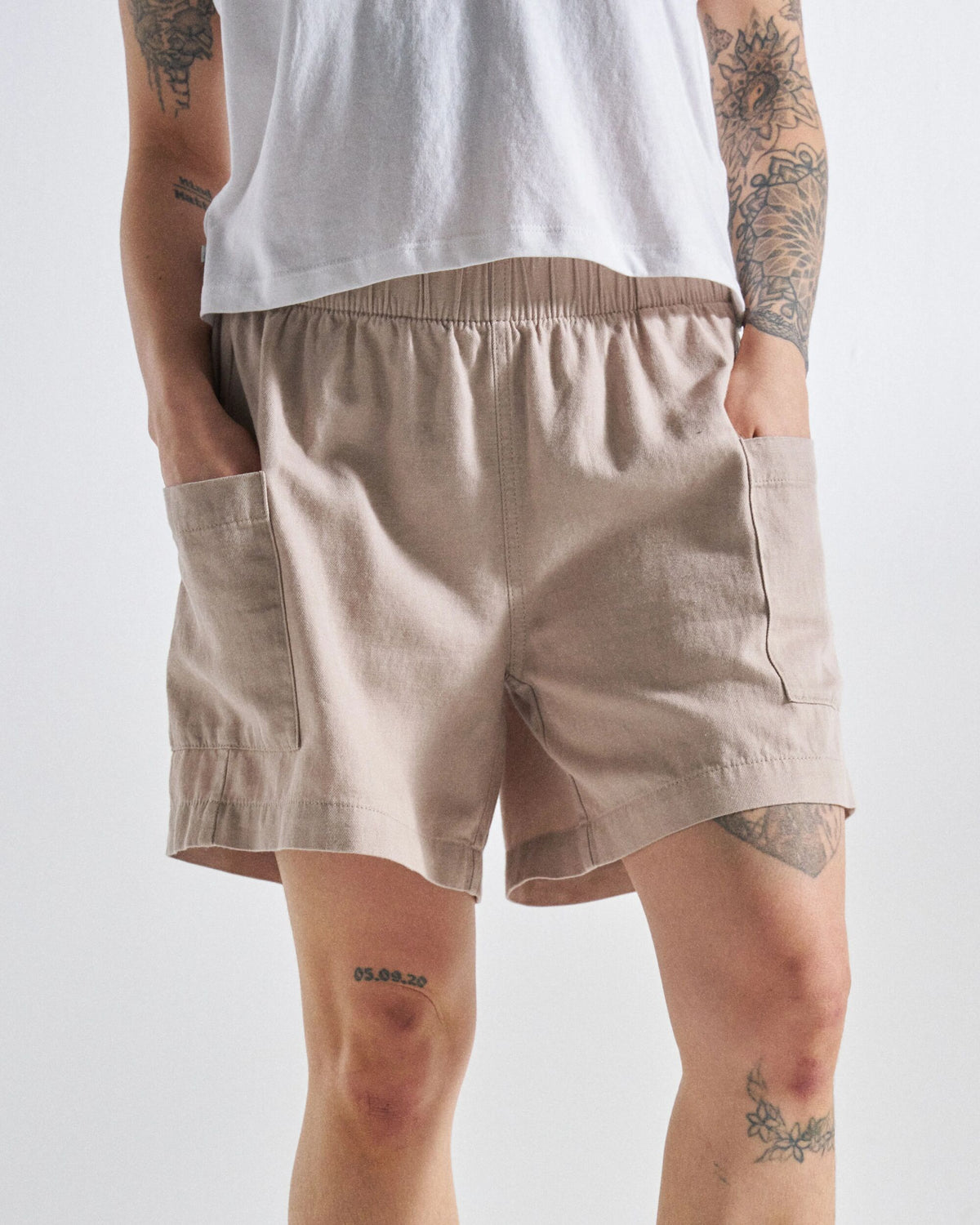 Whirl Short - Simply Taupe - Studio Model