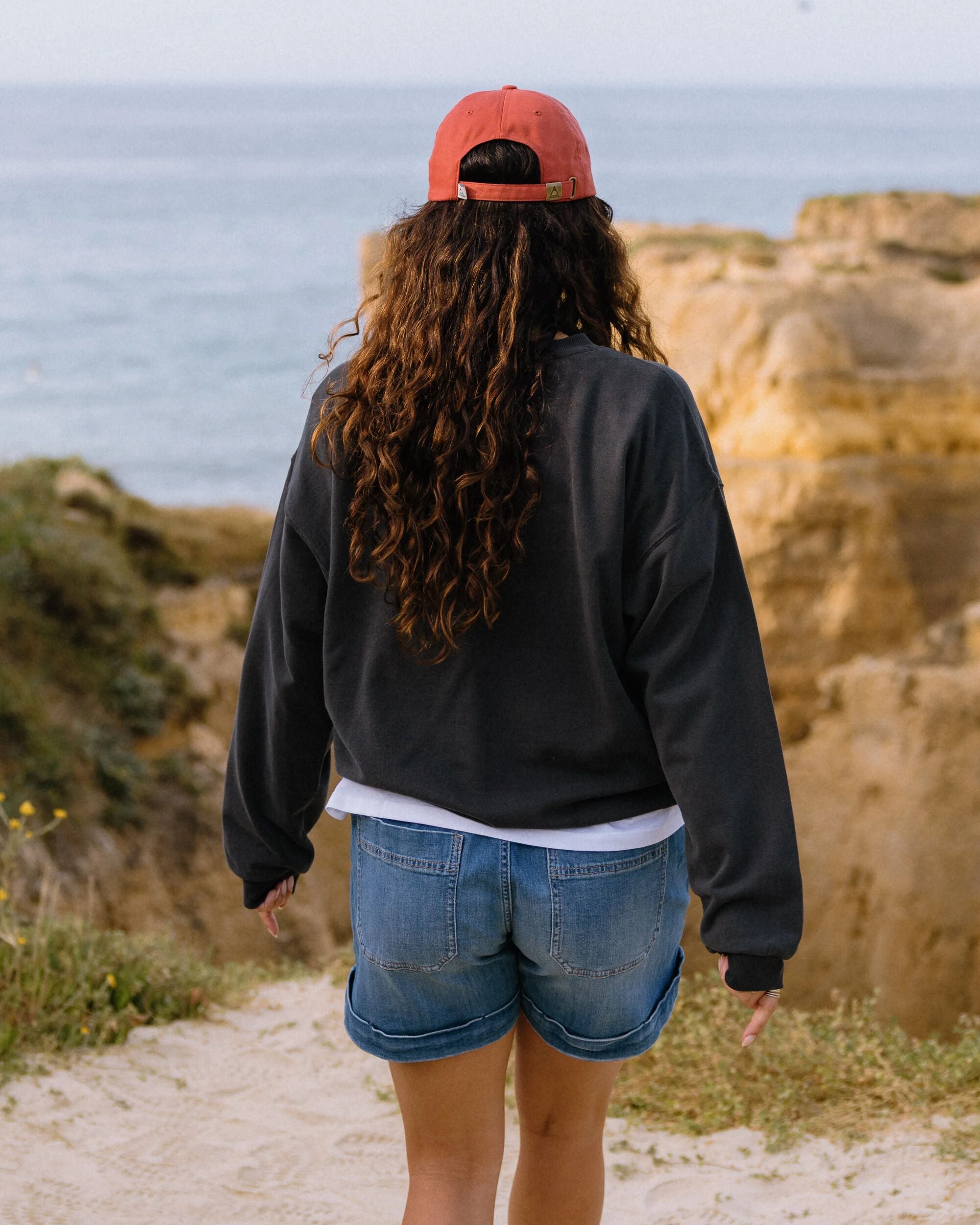 Heritage Women's Sweatshirt - Faded Black - Lifestyle