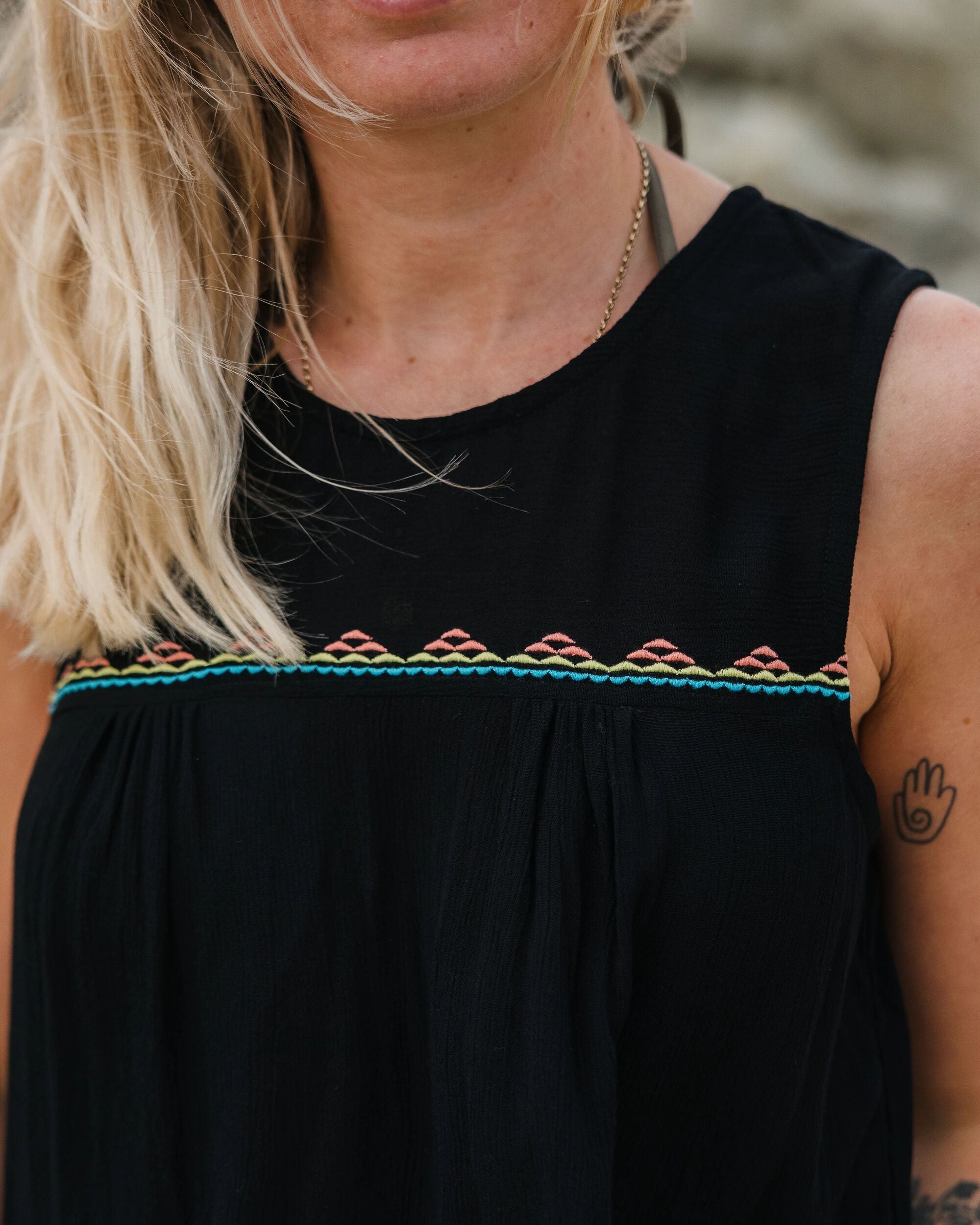 Petal Vest - Black - Lifestyle