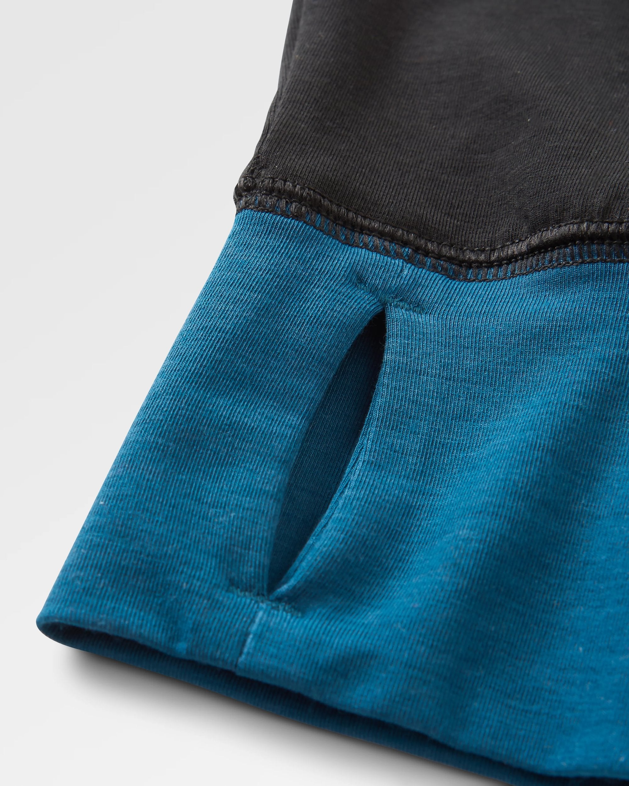 Chase The Light Active LS T-Shirt - Black - Flatlay