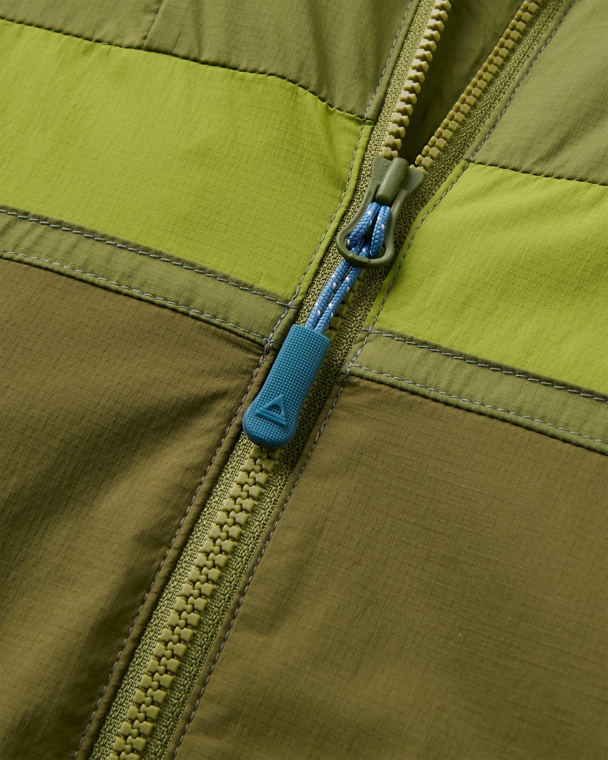 Viento Windshell Jacket - Dark Olive/Clover - Flatlay