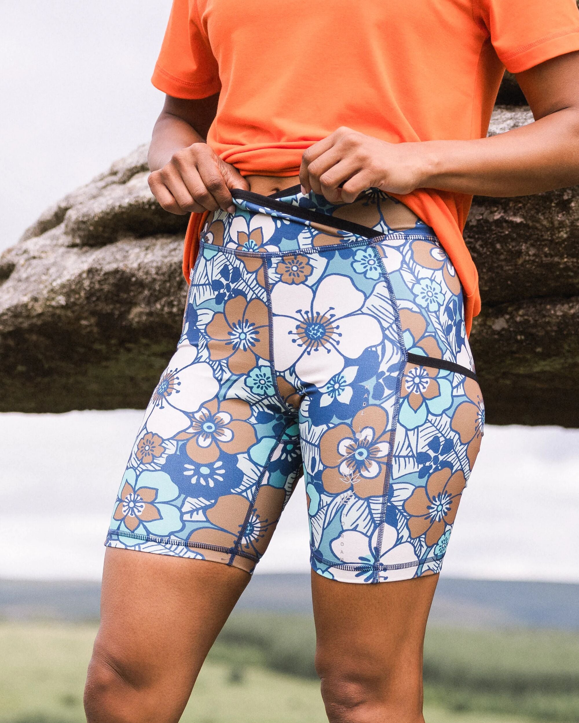 Mantra Recycled Active Short - Vintage Floral Aqua - Lifestyle