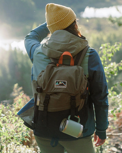 Womens_Boondocker Recycled 26L Backpack - Black/Khaki