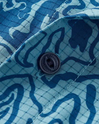 365 Recycled Active Shirt - Strata Swirl Arctic - Flatlay