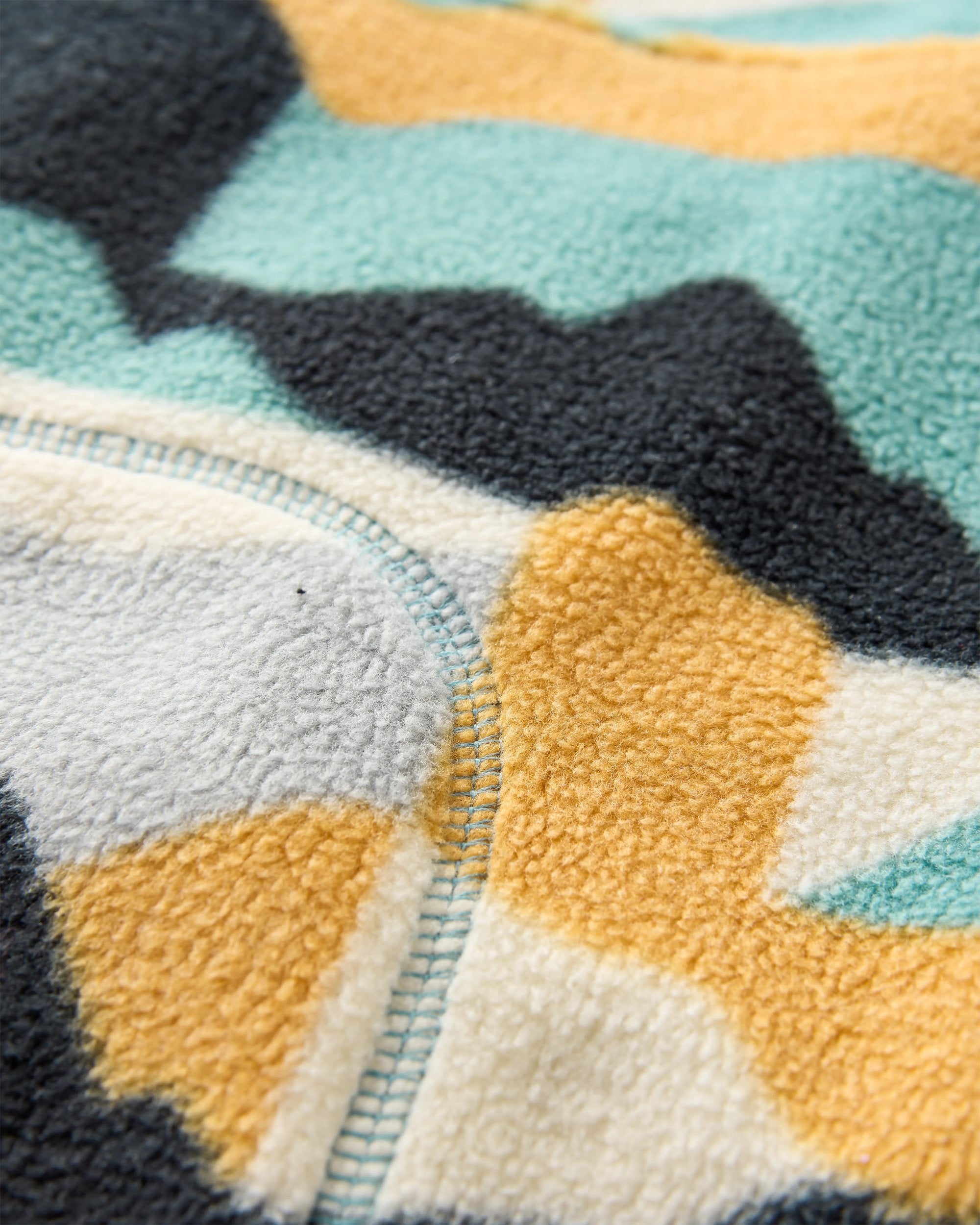 Take It Easy Polar Fleece - Vista Patchwork Arctic - Flatlay