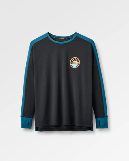 Chase The Light Active LS T-Shirt - Black - Flatlay