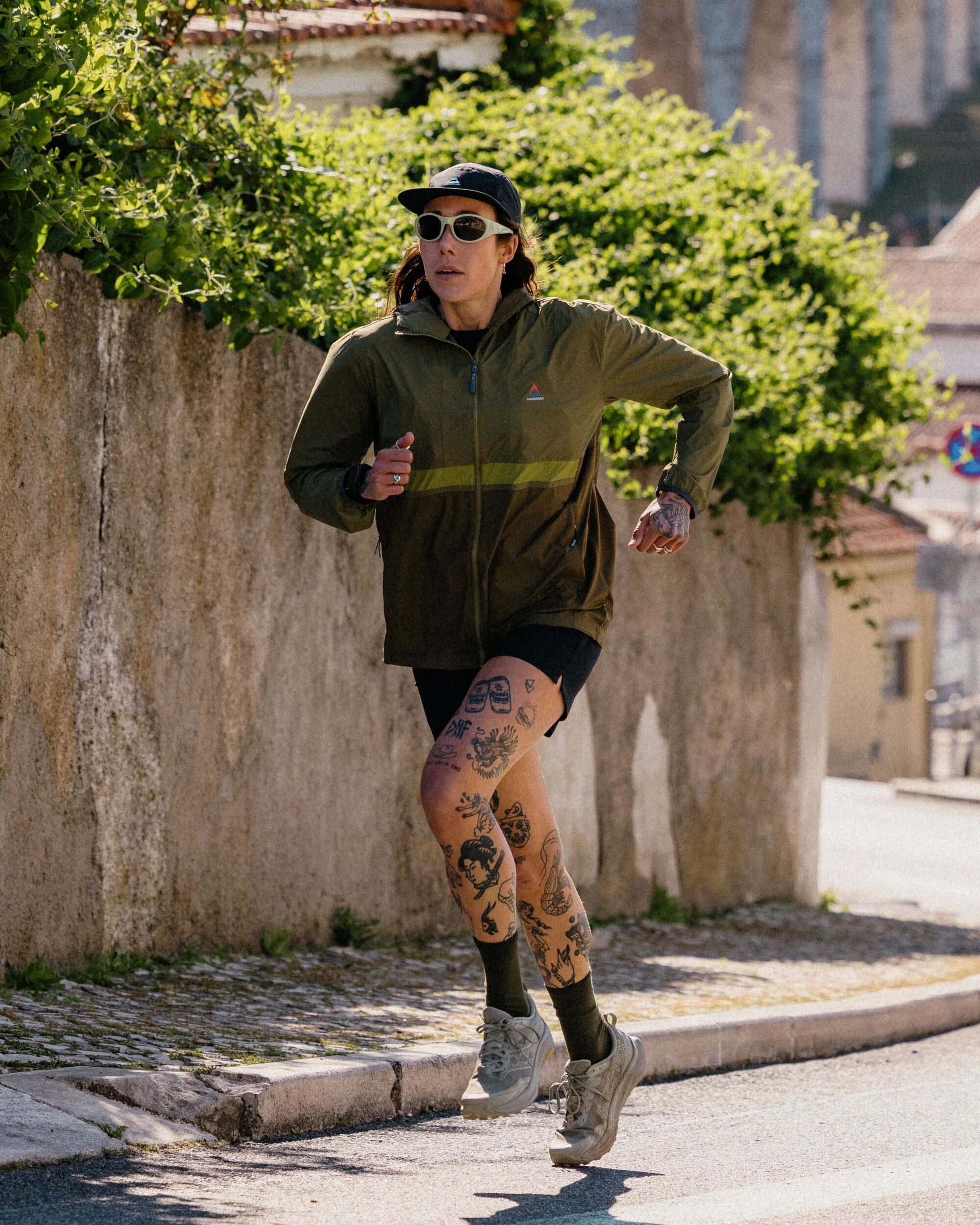 Viento Windshell Jacket - Dark Olive/Clover - Lifestyle