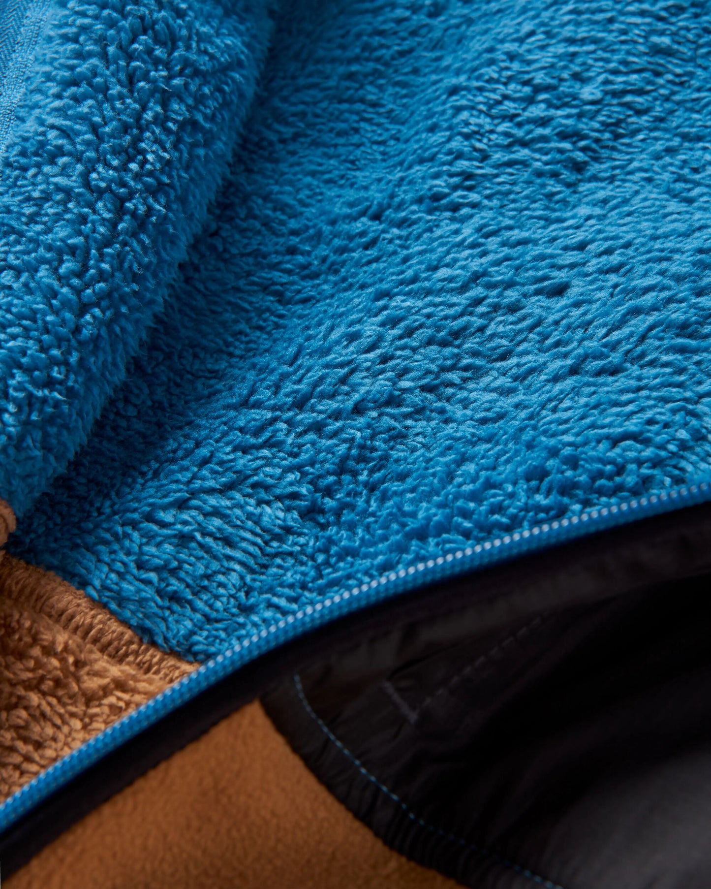 Loch Hooded Recycled Polar Fleece - Toffee/Blue Steel