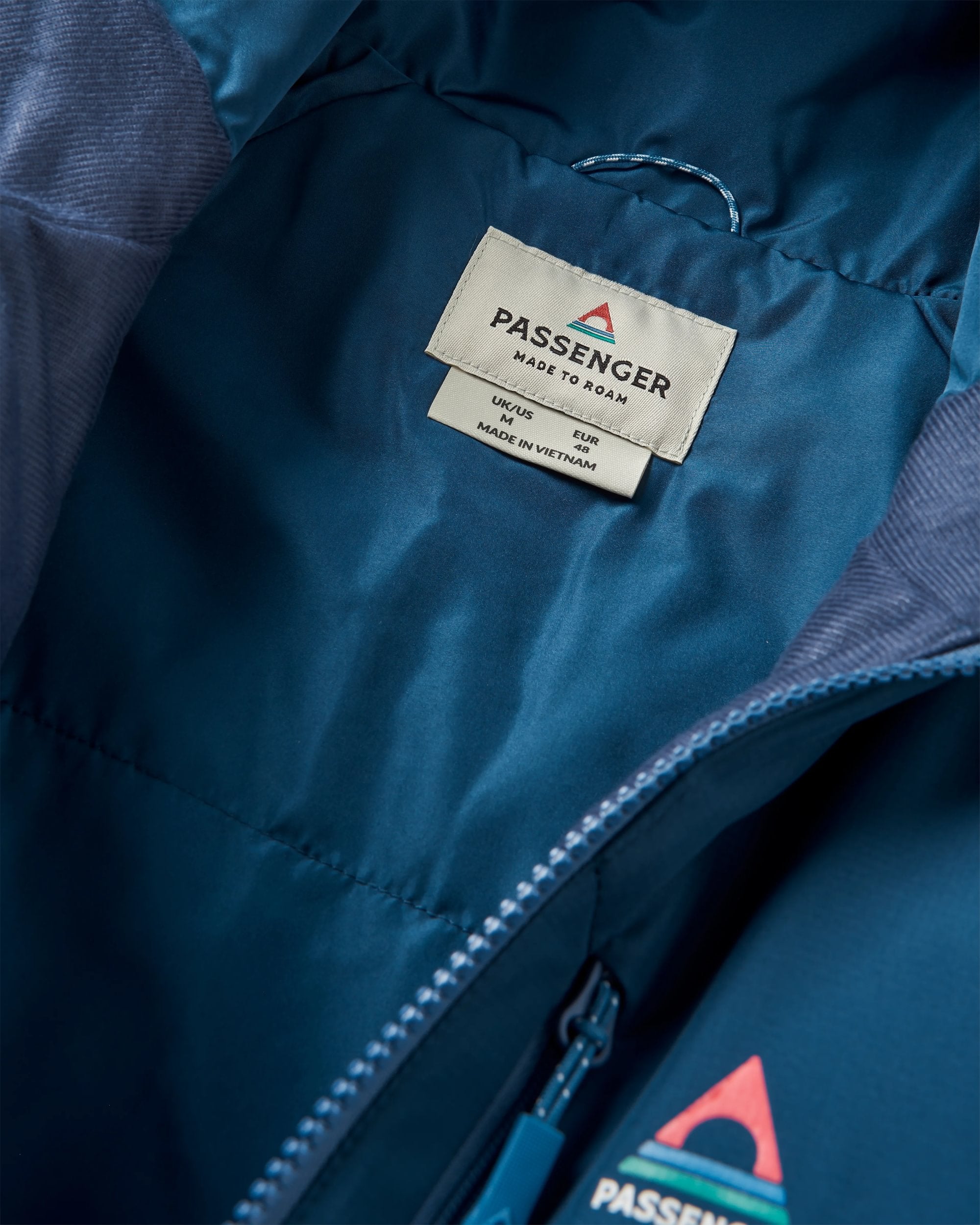 Daybreak Lightweight Recycled Thermore® Insulated Jacket - Rich Navy/Dark Denim/Arctic - Flatlay