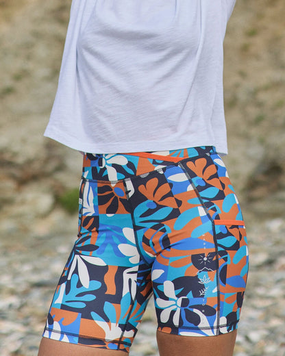 Mantra Recycled Active Short - Mountain Foliage Blue - Lifestyle