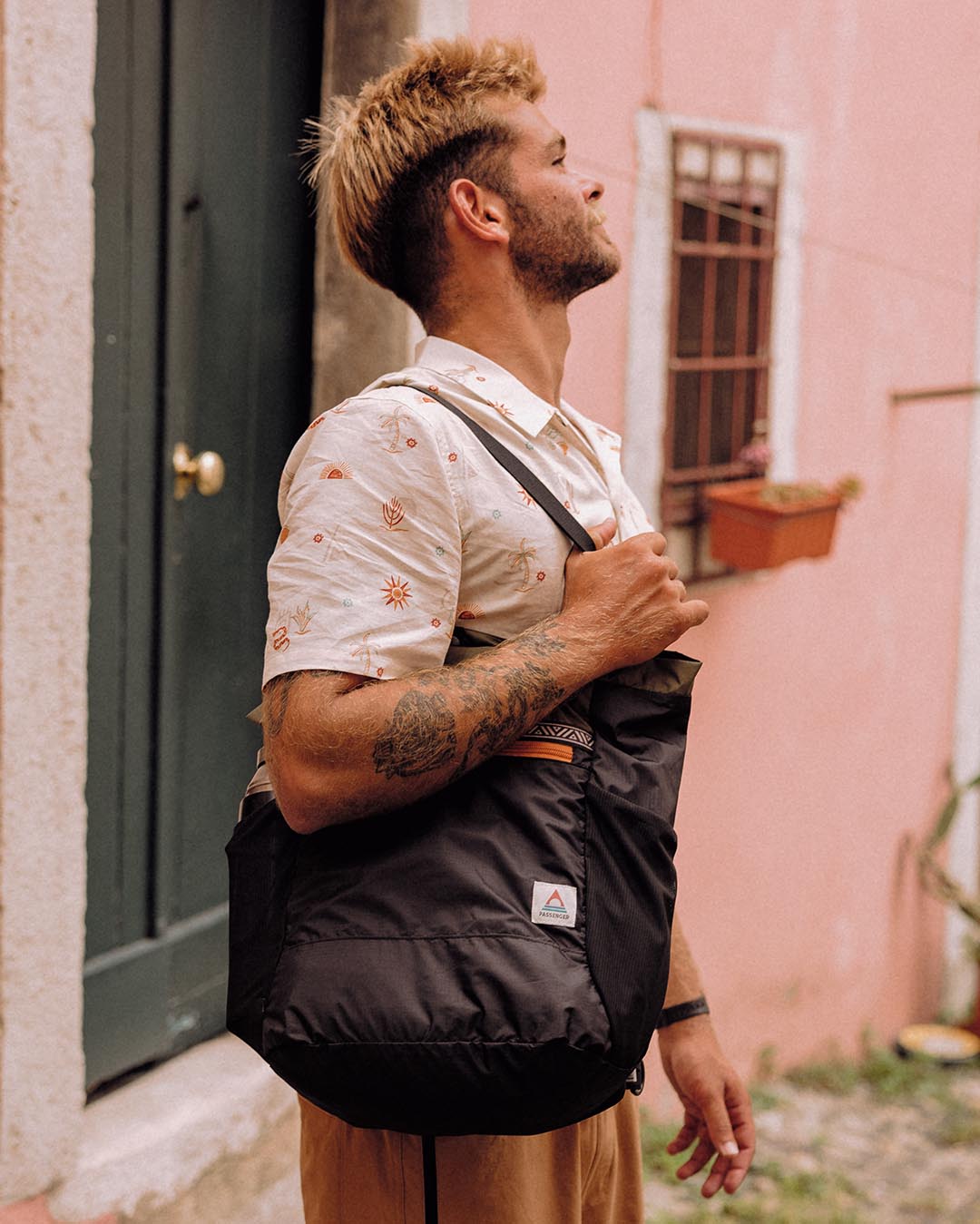 Male_Stow Tote Backpack - True Black/ Khaki