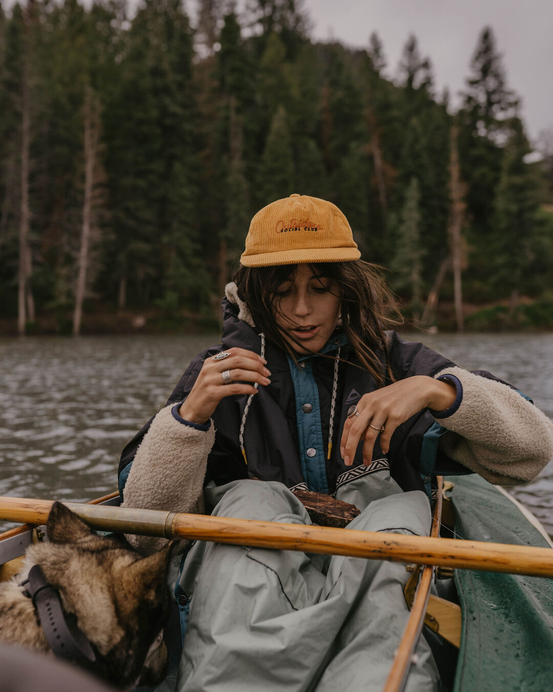 Womens_Outback Recycled Pull Over Changing Robe - True Black/Pistachio