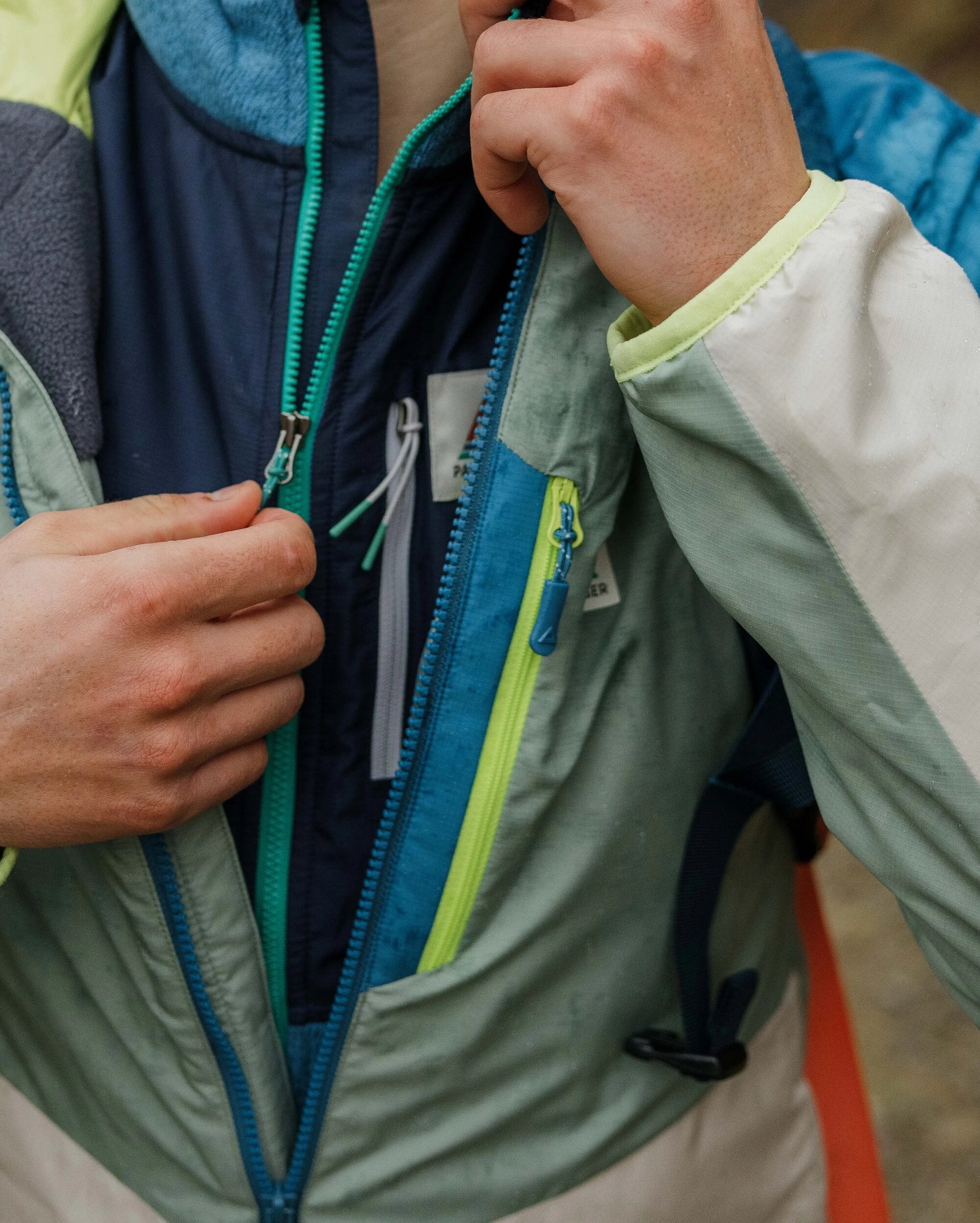 Daybreak Lightweight Recycled Thermore® Insulated Jacket - Pistachio/Blue Steel - Lifestyle