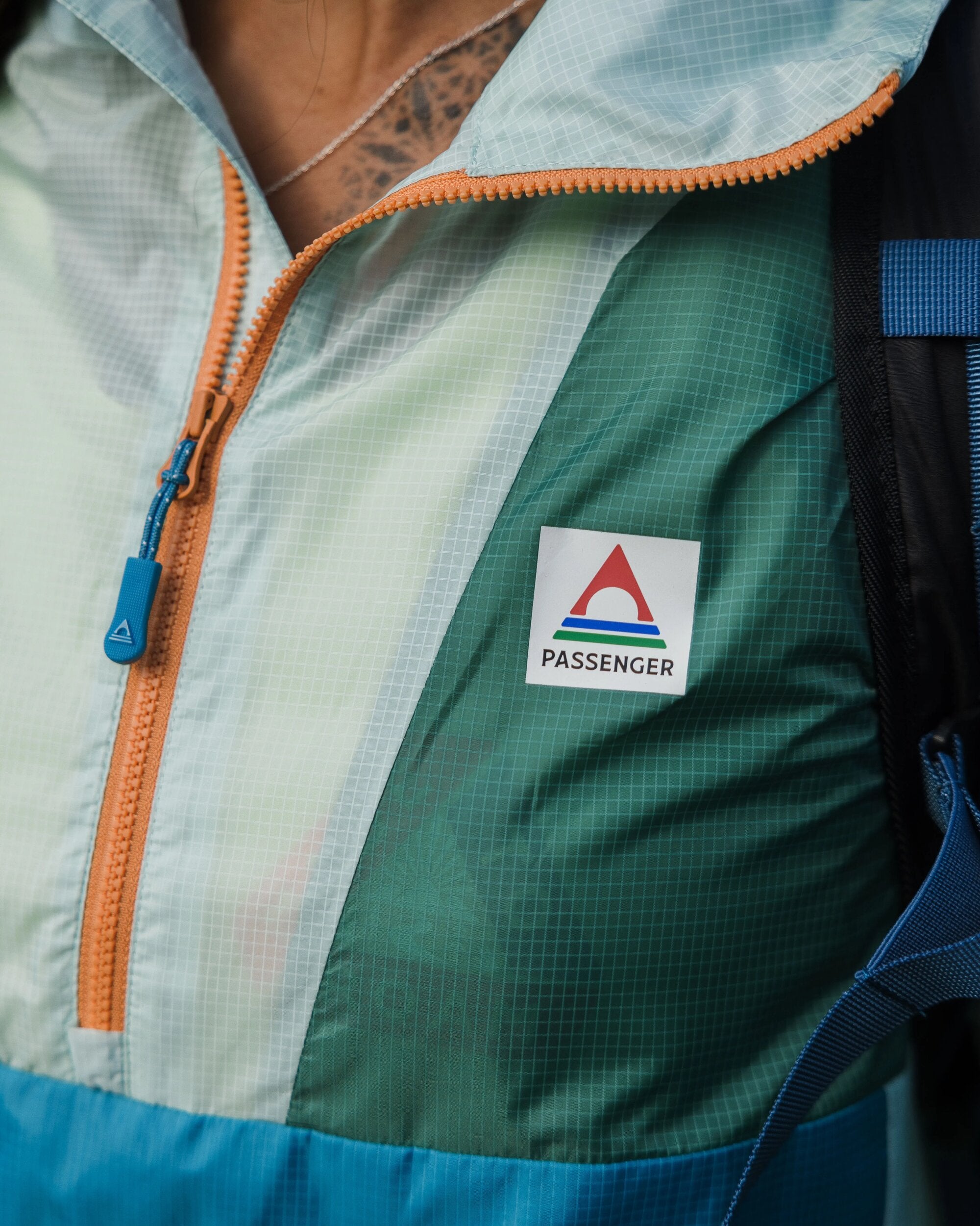 Viento Recycled Windshell Anorak - Surf Spray/Deep Sea - Lifestyle