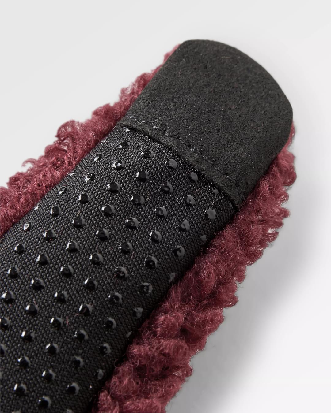 Snowfall 2.0 Recycled Sherpa Gloves - Wine - Flatlay