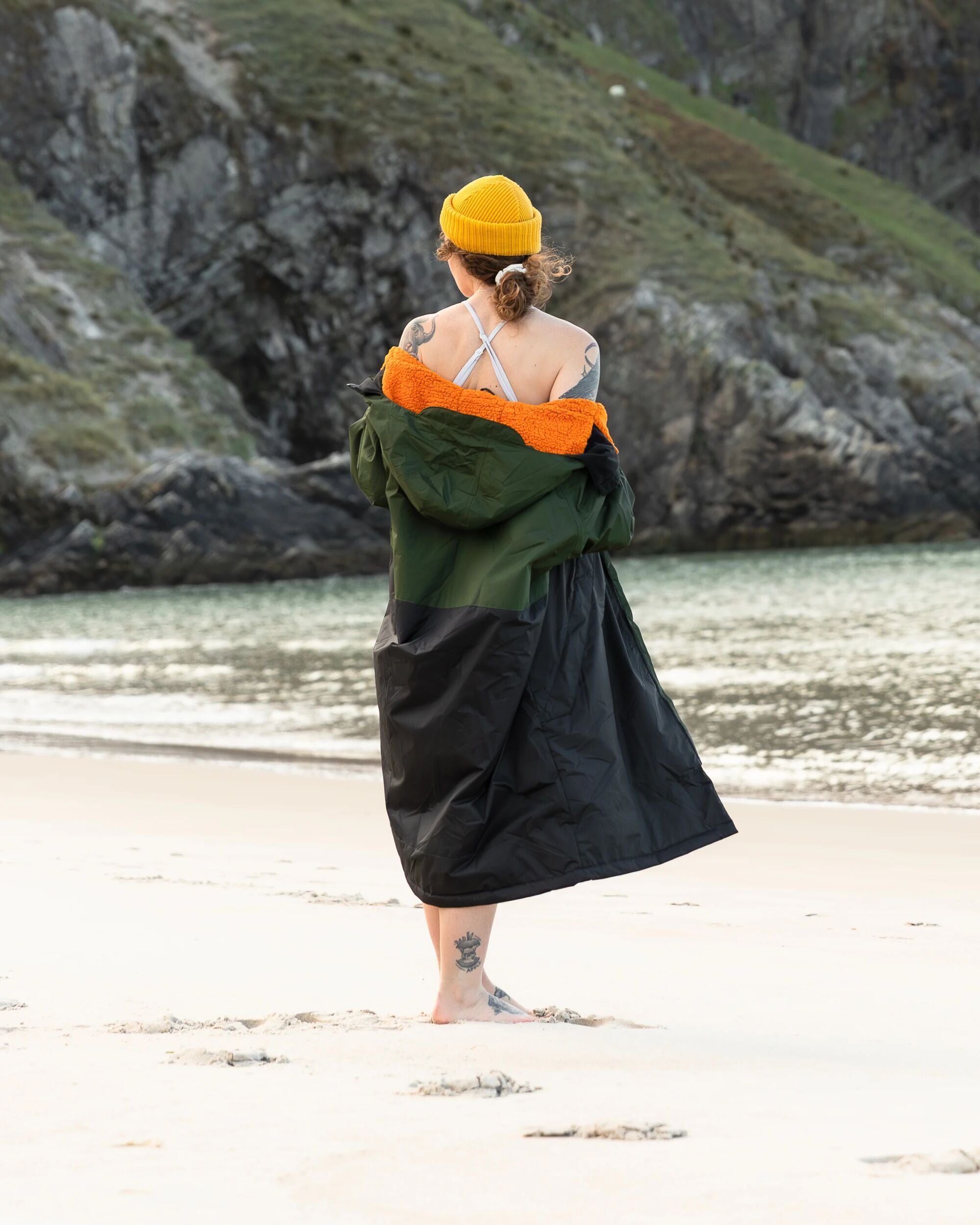 Tempest Recycled Waterproof Changing Robe - Fir Tree/ Black - Lifestyle - Female