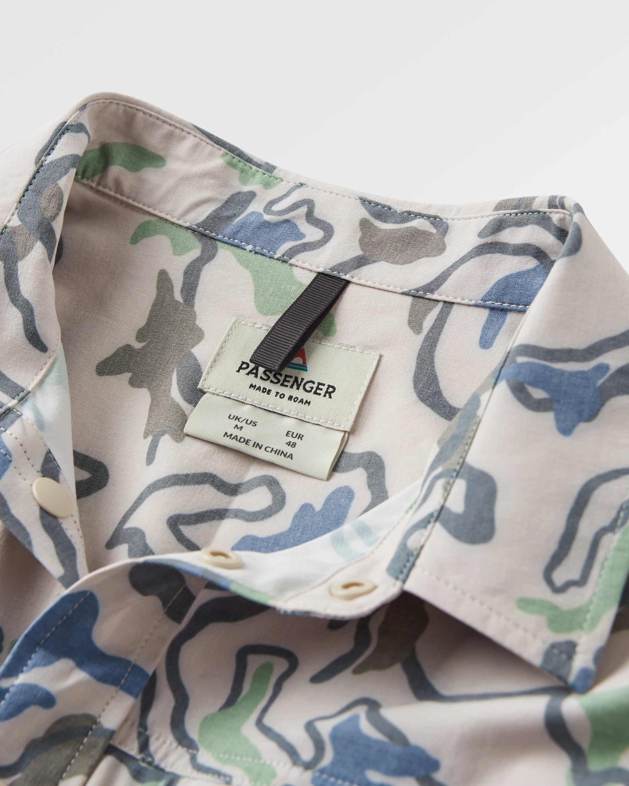 Traveller Short Sleeve Stretch Shirt - Abstract Strata Green - Flatlay