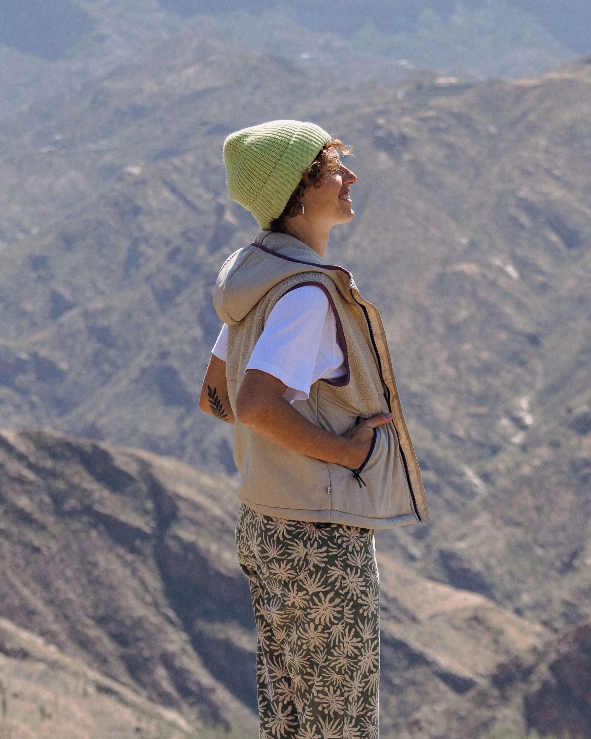 Beebalm Recycled Sherpa Fleece Vest - Oatmeal - Lifestyle