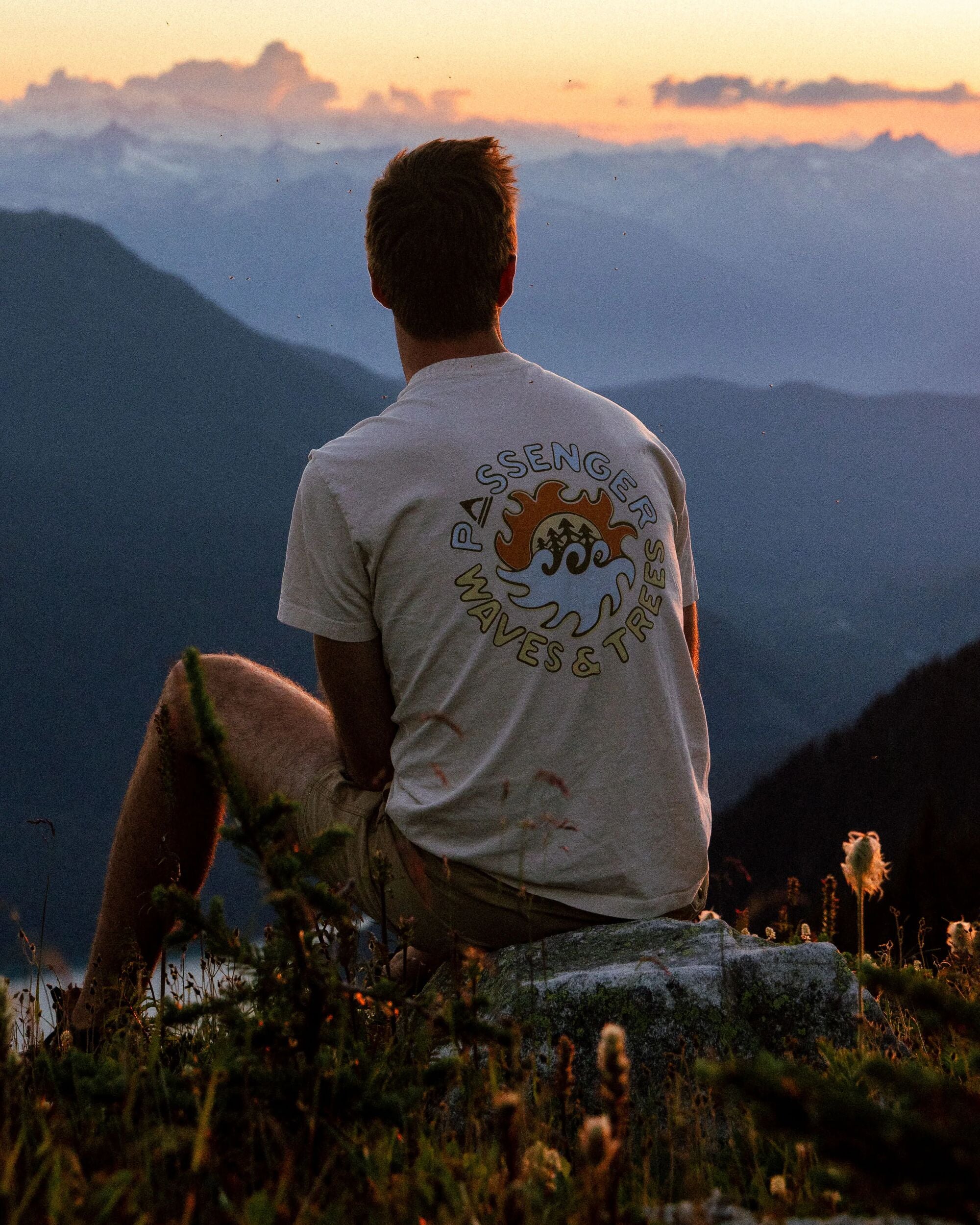 Dune Men's Recycled Cotton T-Shirt - Birch - Lifestyle