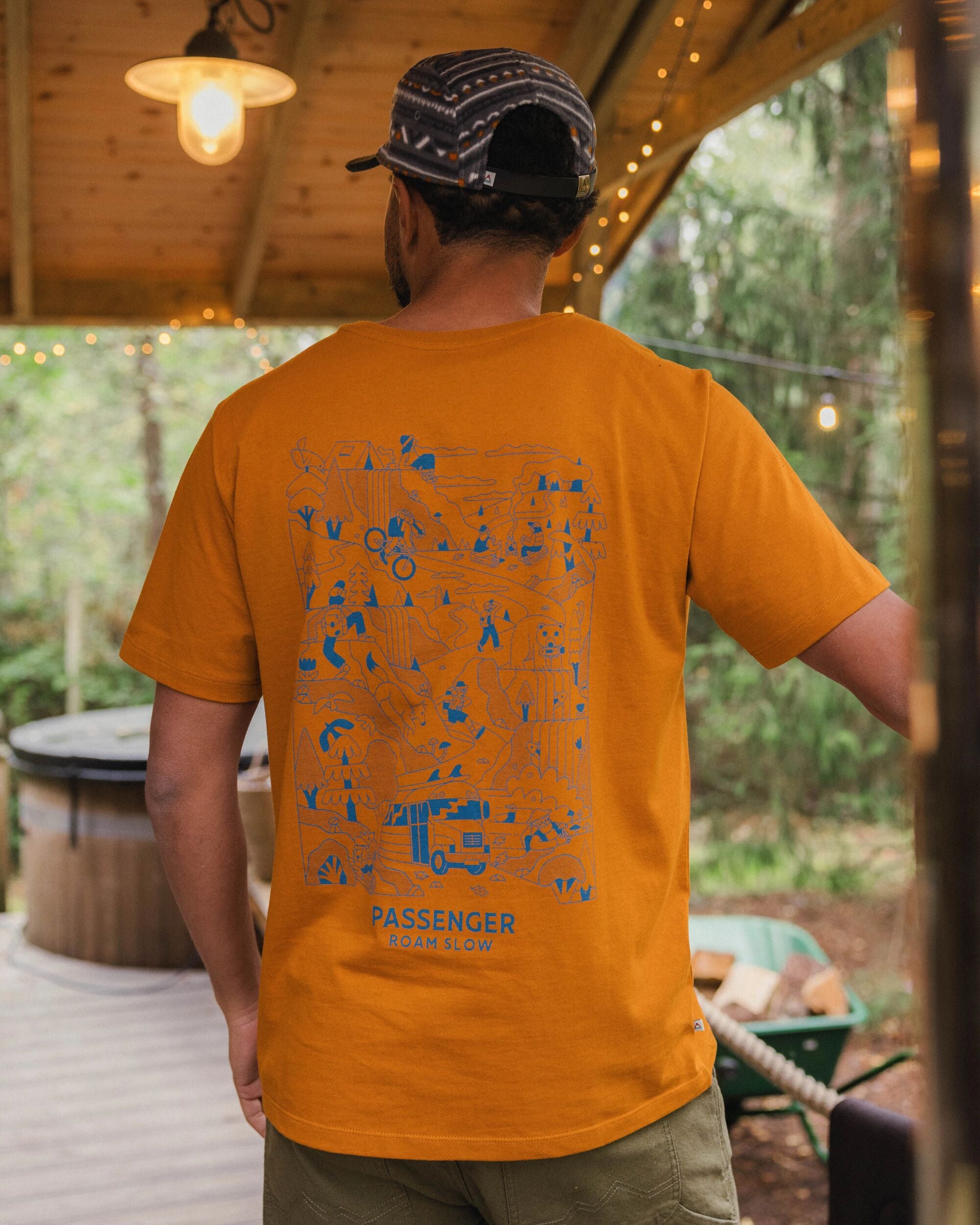 Roam Slow Men's Recycled Cotton T-Shirt - Retro Orange - Lifestyle