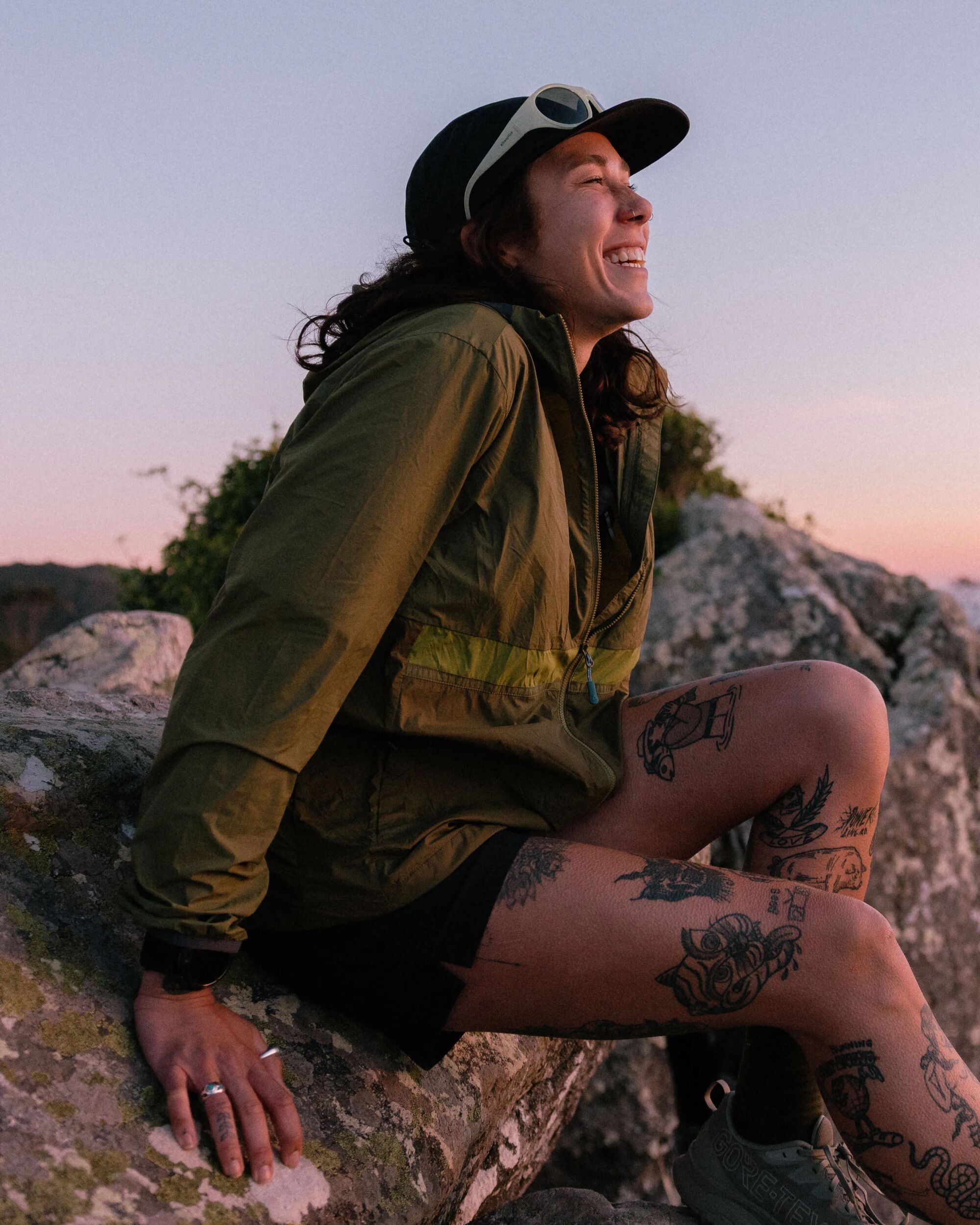 Viento Windshell Jacket - Dark Olive/Clover - Lifestyle