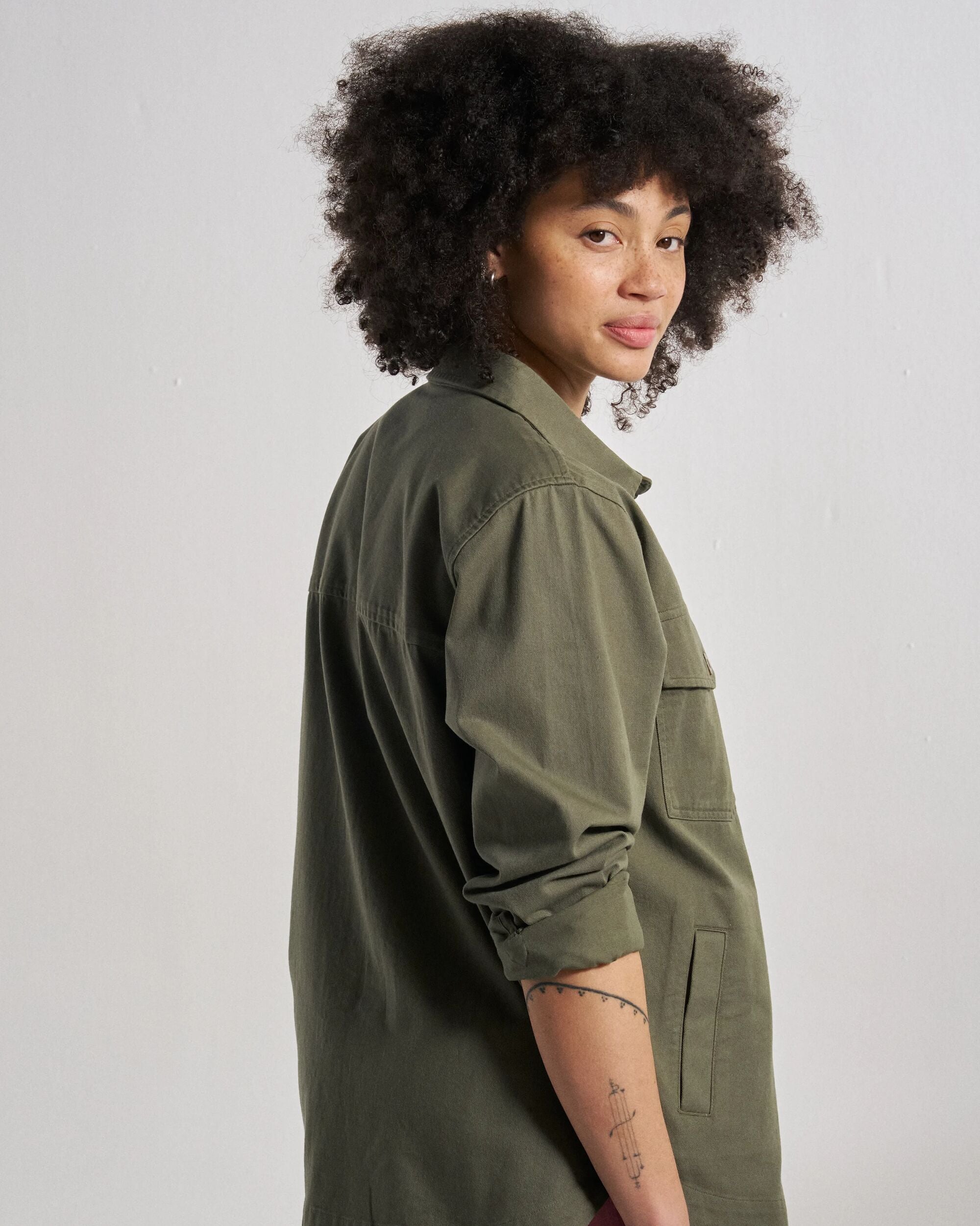 Stella LS Shirt - Dusty Olive - Studio Model