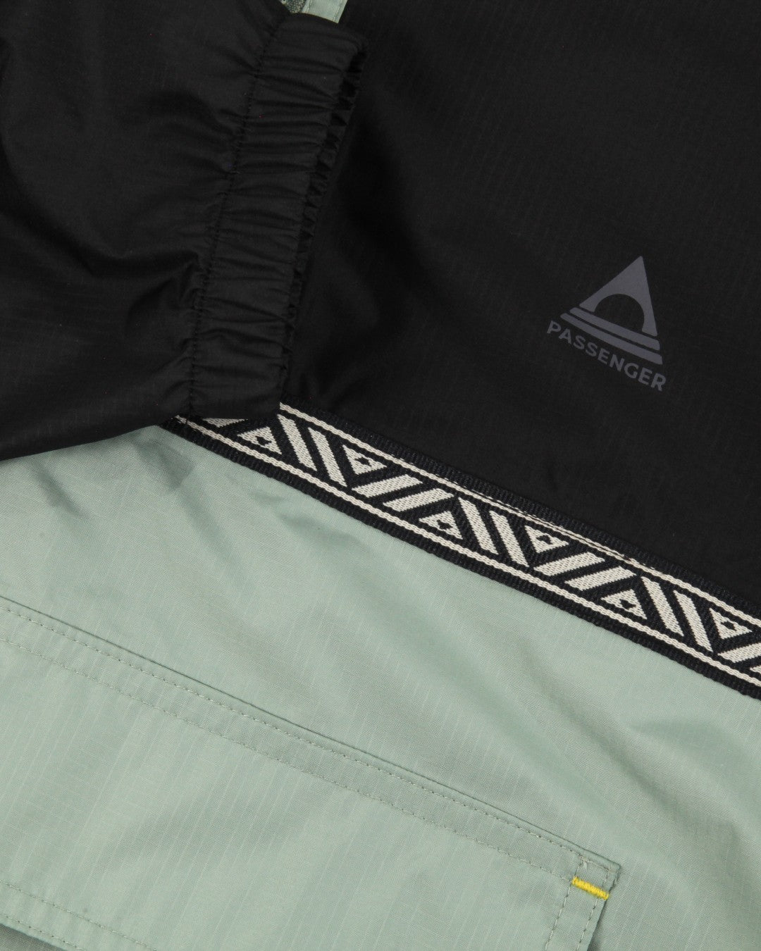 Flow 1/2 Zip Recycled Waterproof Jacket - True Black/Pistachio