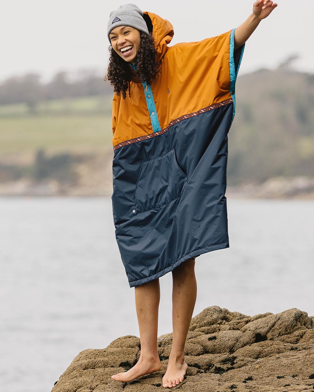 Womens_Outback Pull Over Change Robe - Glazed Ginger/Deep Navy