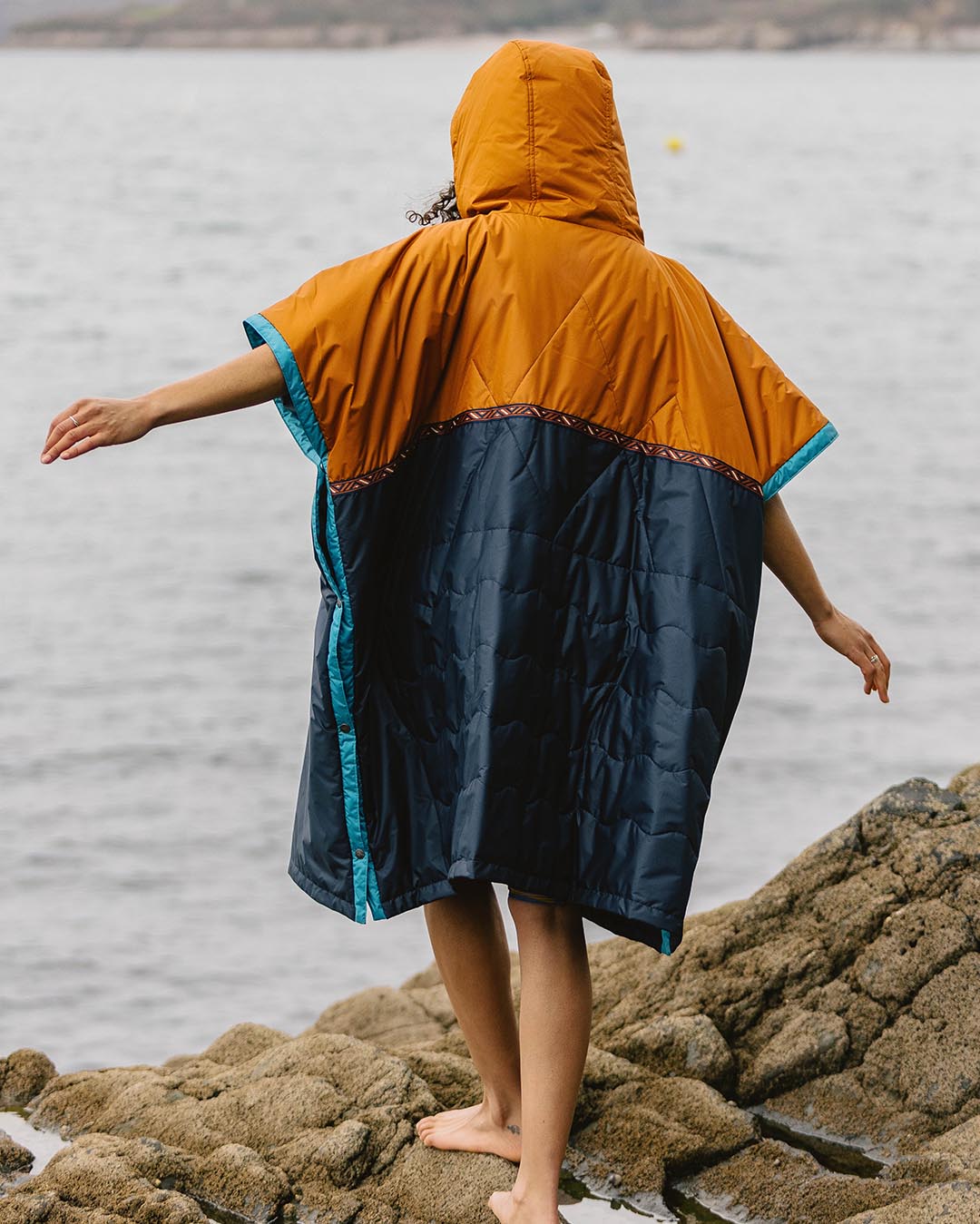 Womens_Outback Pull Over Change Robe - Glazed Ginger/Deep Navy